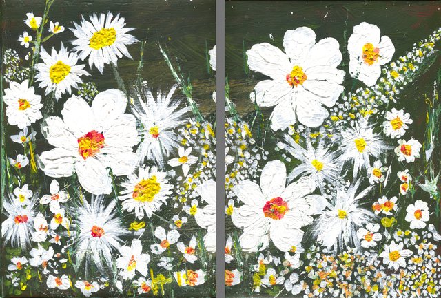 White daisies with yellow and red centres crowding a dark green ground, shown as its two print views side by side.